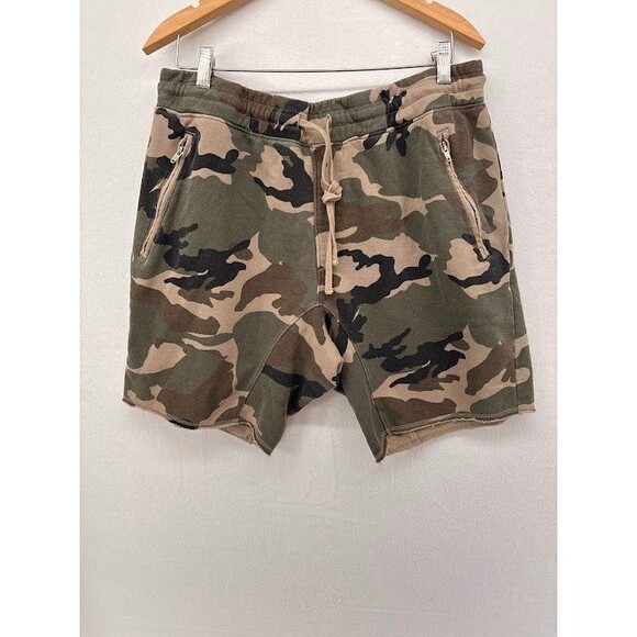 PacSun Men's Camo Sweatpant Shorts Raw Hem Baggy Zipper Pockets Size Large - Picture 1 of 7